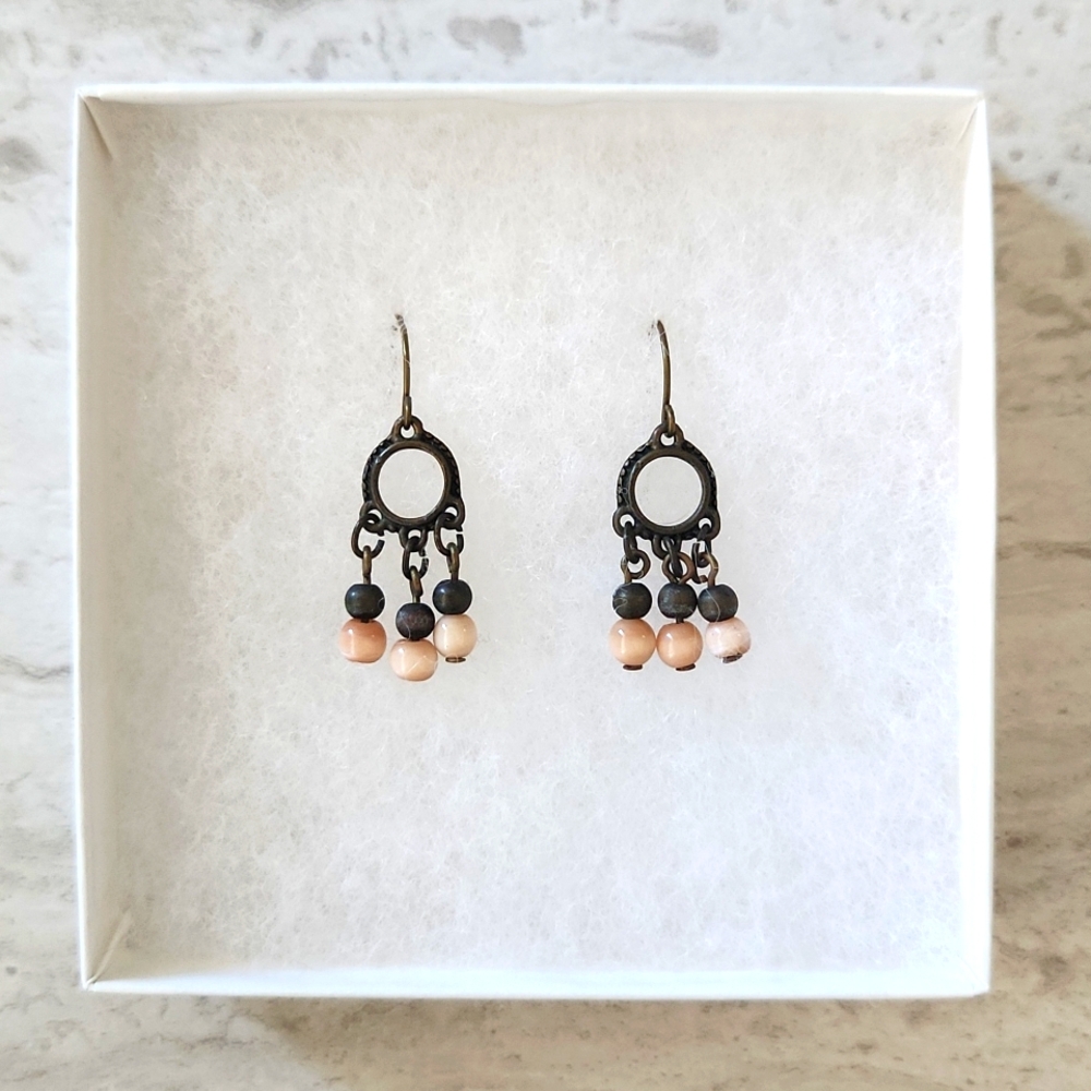 NWOT Brass/peach dangly bohemian beaded earrings. One size.